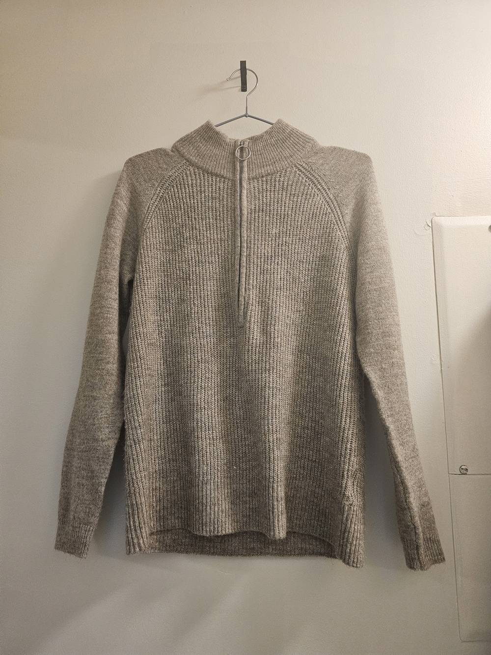 Reitmans Ribbed Knit Pullover in Heather Beige